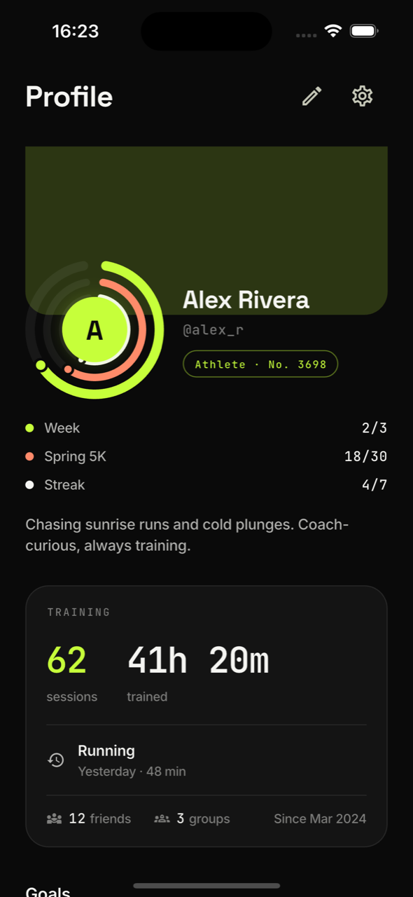 The Sweatr app — a profile with training rings, goals and weekly activity